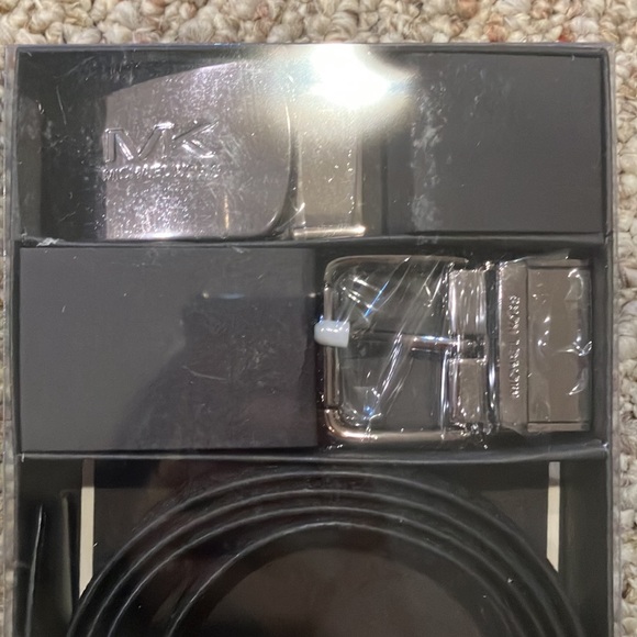 MICHAEL KORS 
4-in-1 Logo Belt Box Set 36H9MBLY4B - Picture 7 of 8